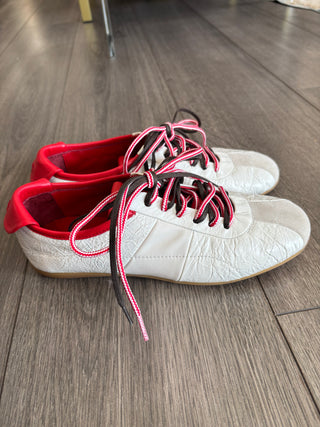RED LACE SNEAKER