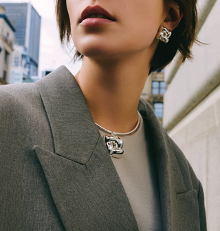 WOVEN SQUARE COLLAR