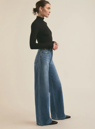 THE RIBBED TURTLENECK